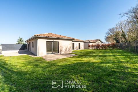 Maison neuve avec jardin et garage