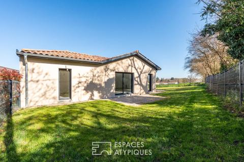 Maison neuve avec jardin et garage