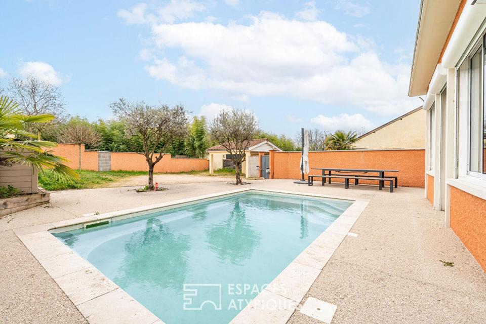 Maison familiale de 240m2 et sa piscine.