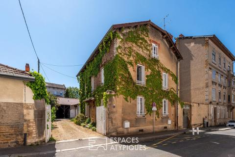 Maison bourgeoise avec dépendances en hypercentre