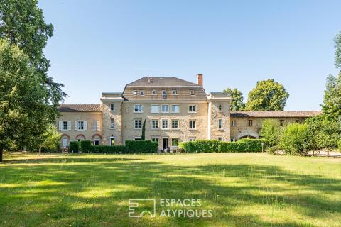 Exceptional Furnished Rental: Prestigious ground-floor apartment in the heart of a Golden Stone building