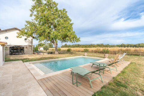 Corps de ferme rénové avec jardin et piscine sur le plateau de la Dombes
