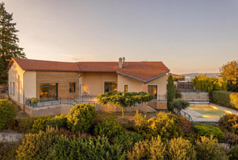Villa avec piscine et vue sur les monts du Beaujolais