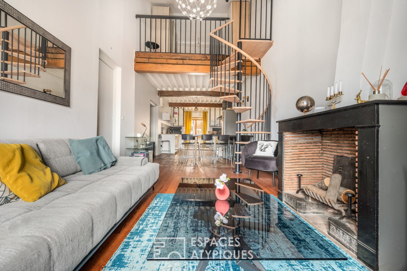 Renovated top floor apartment