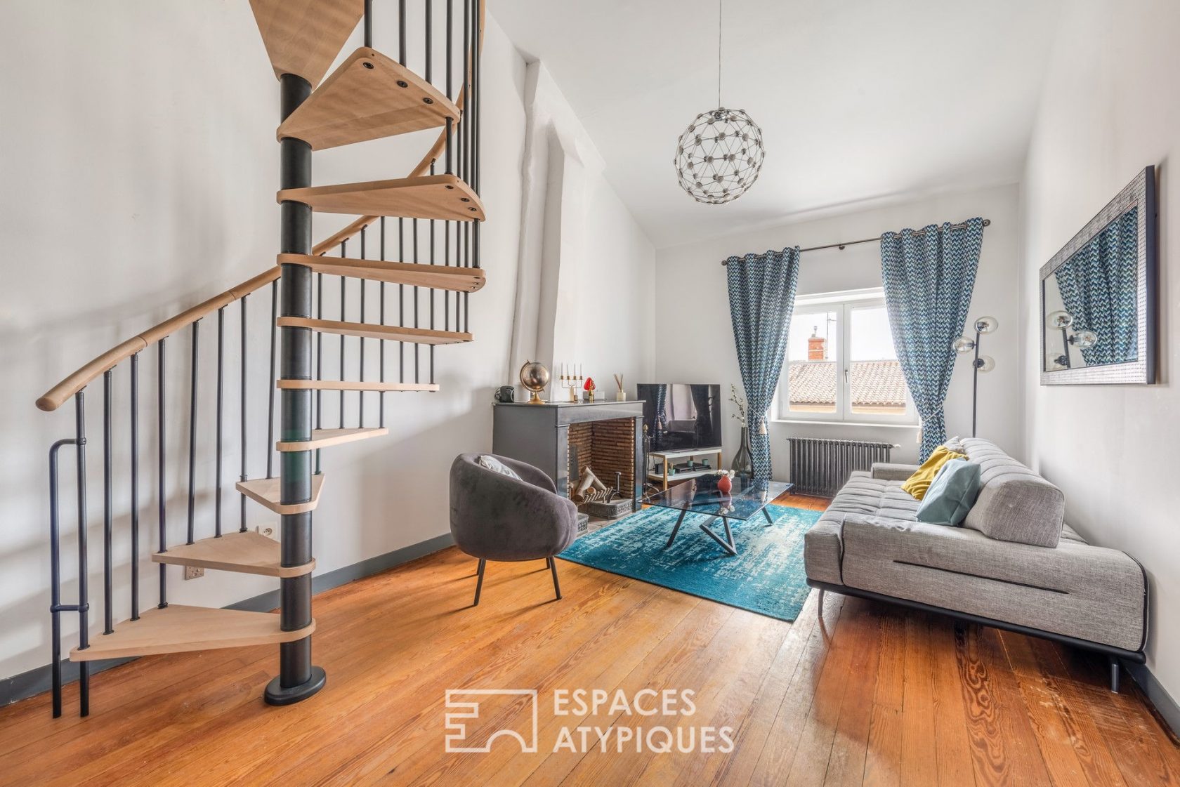 Renovated top floor apartment