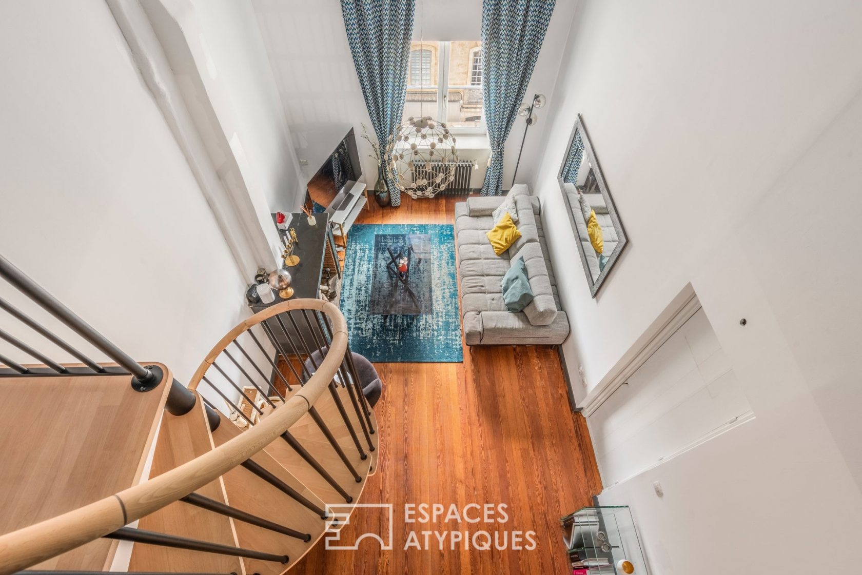 Renovated top floor apartment