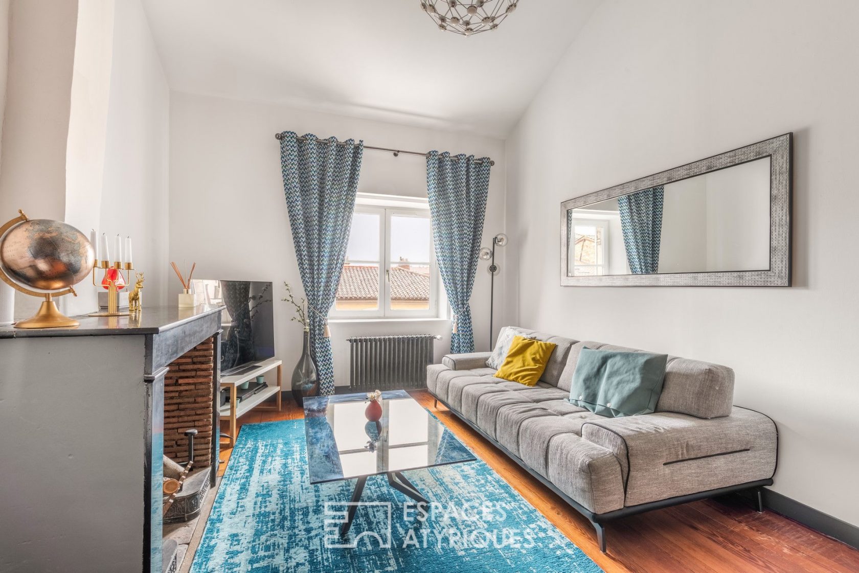 Renovated top floor apartment