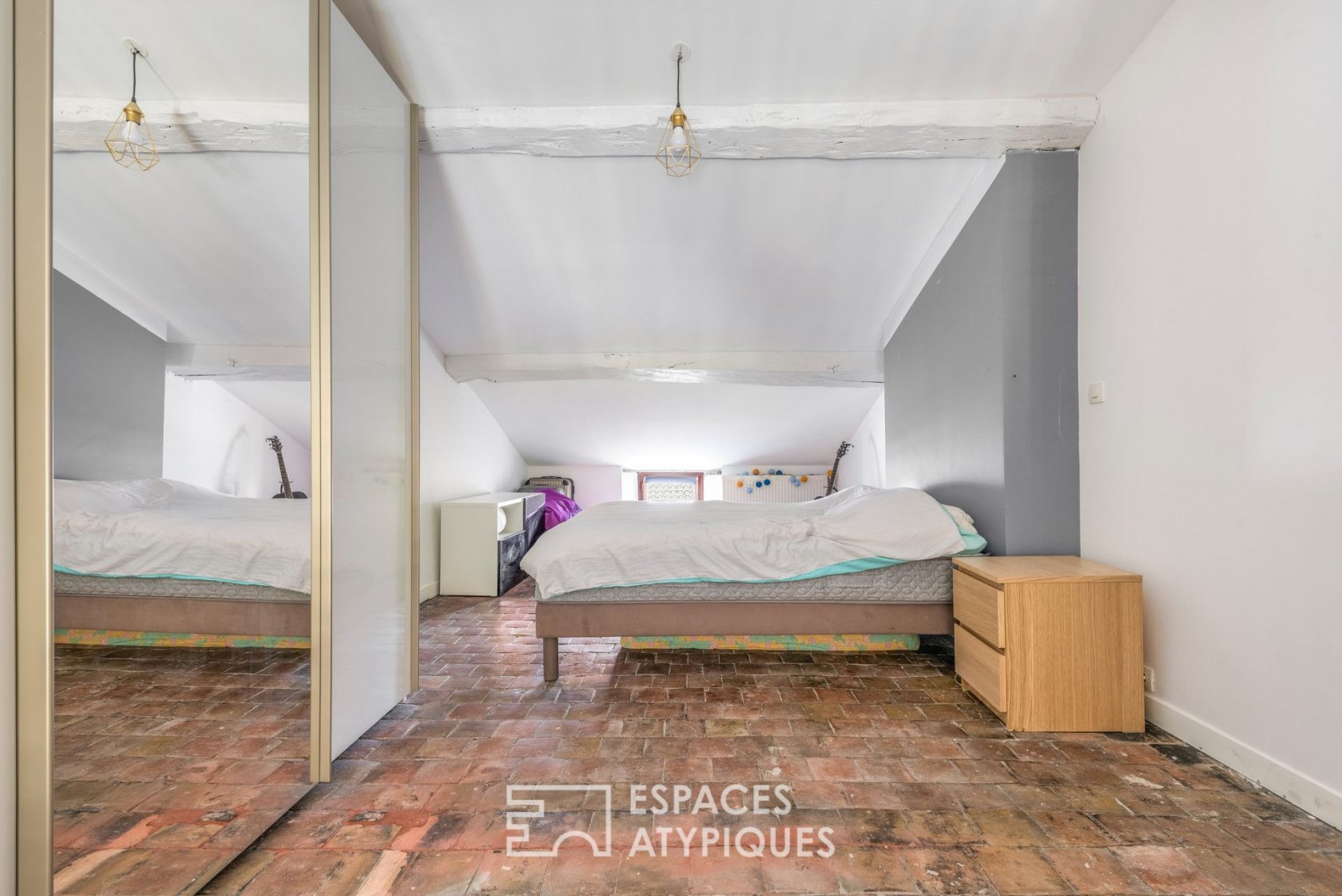 Renovated top floor apartment
