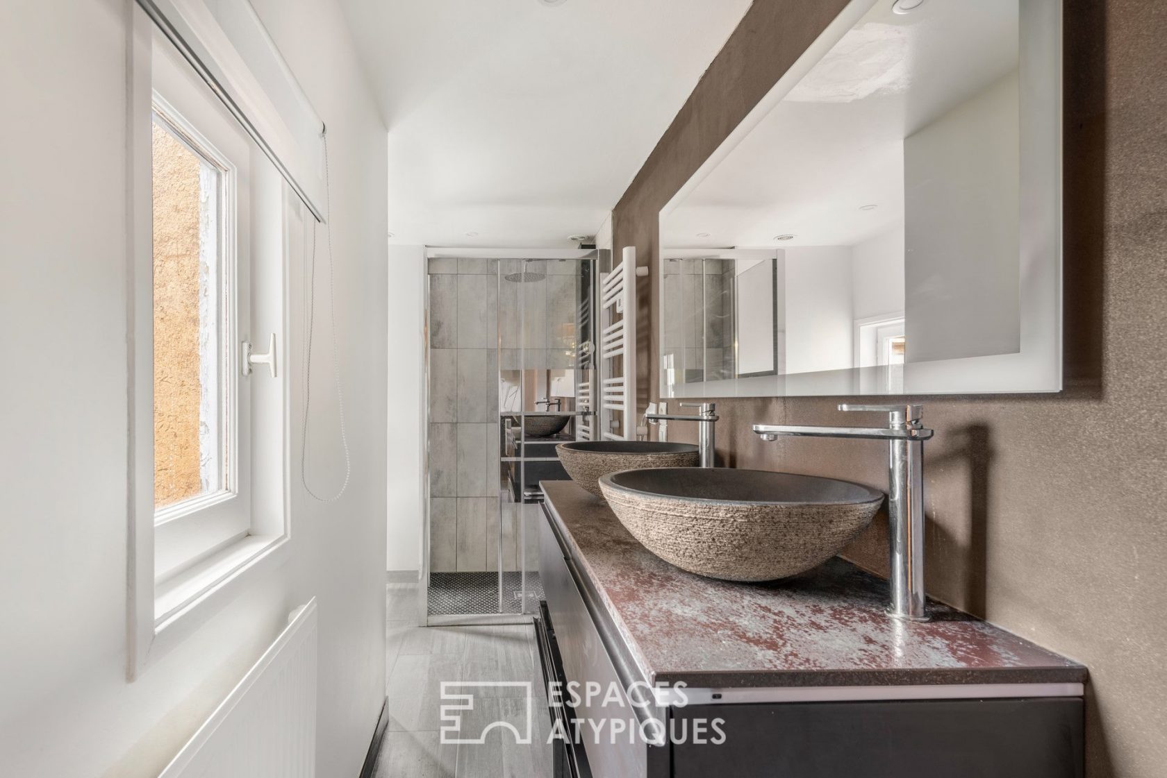 Renovated top floor apartment