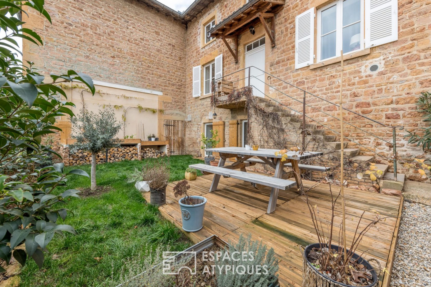 Maison de village avec jardin en pierres dorées au coeur du Beaujolais