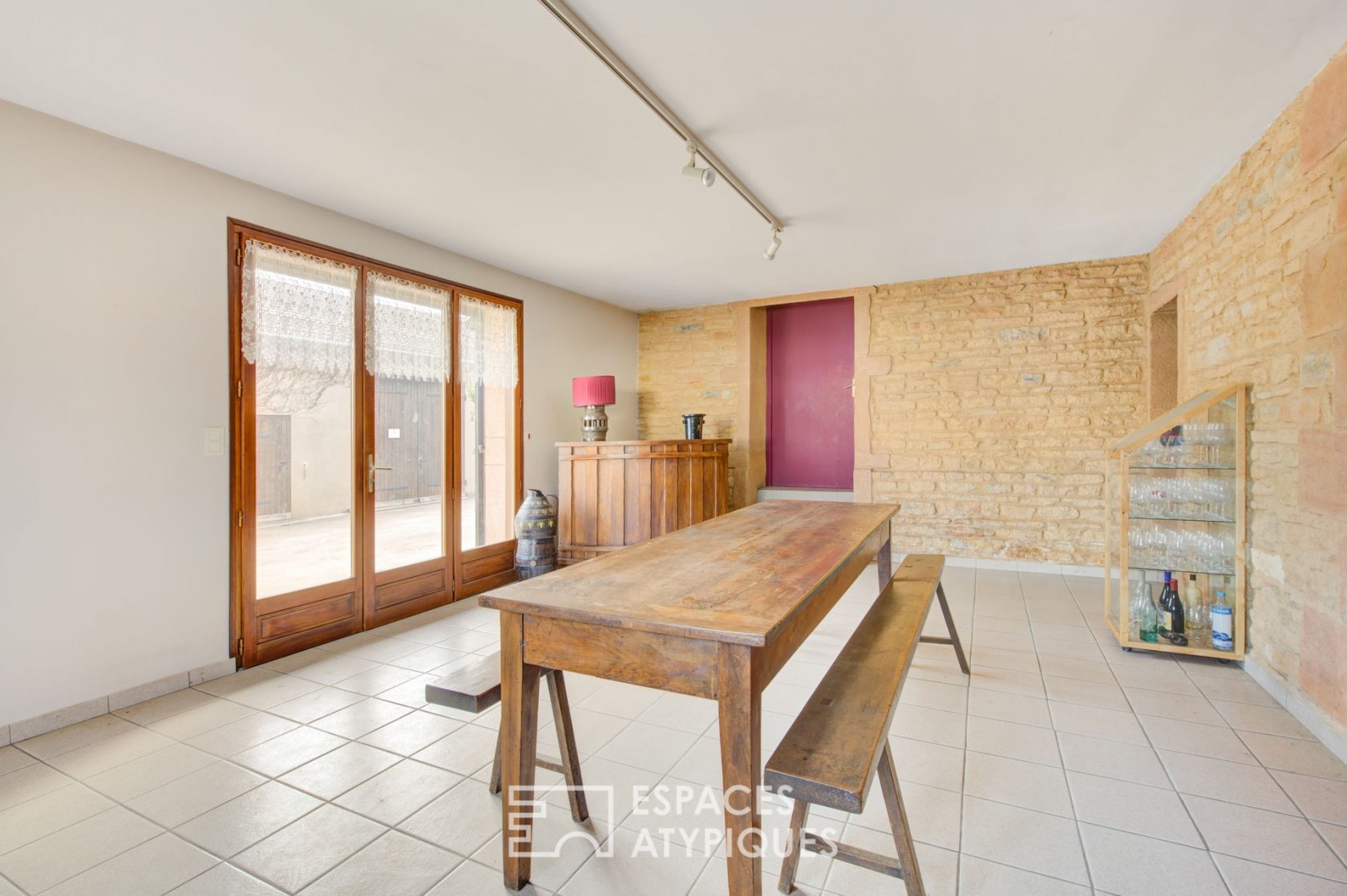 Maison en pierres sur les hauteurs du Beaujolais