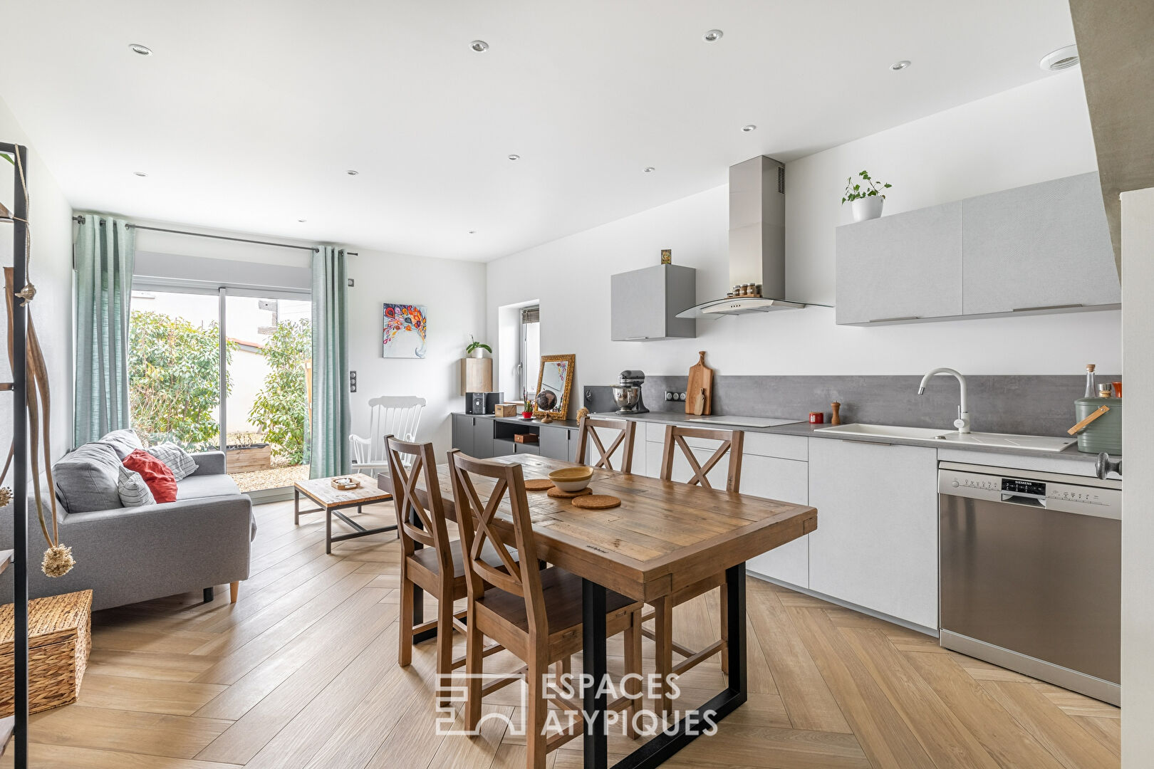 Charming renovated duplex with garden