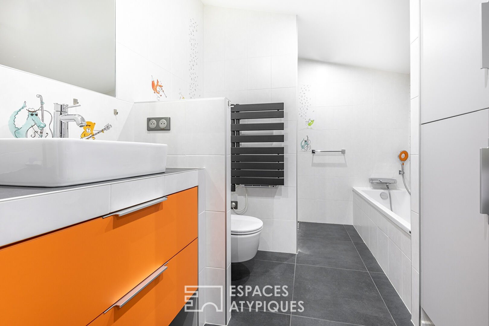 Charming renovated duplex with garden