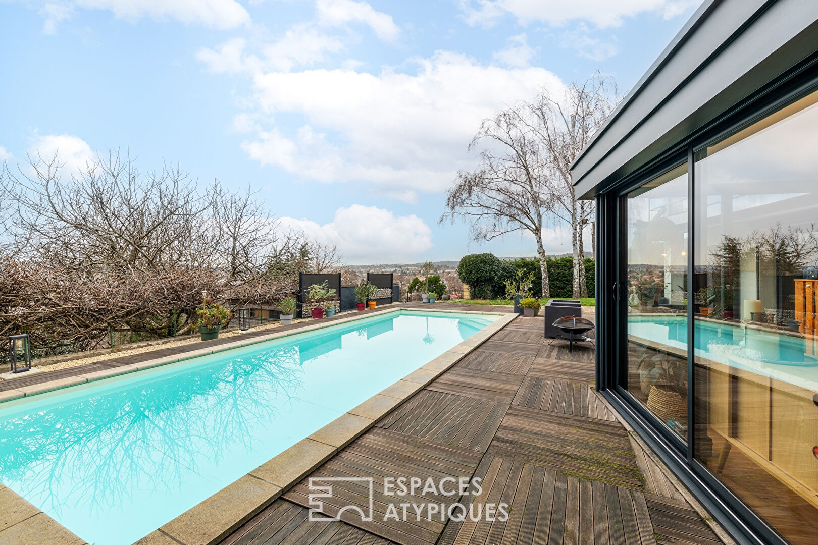 House with suspended view on the heights of the Saône