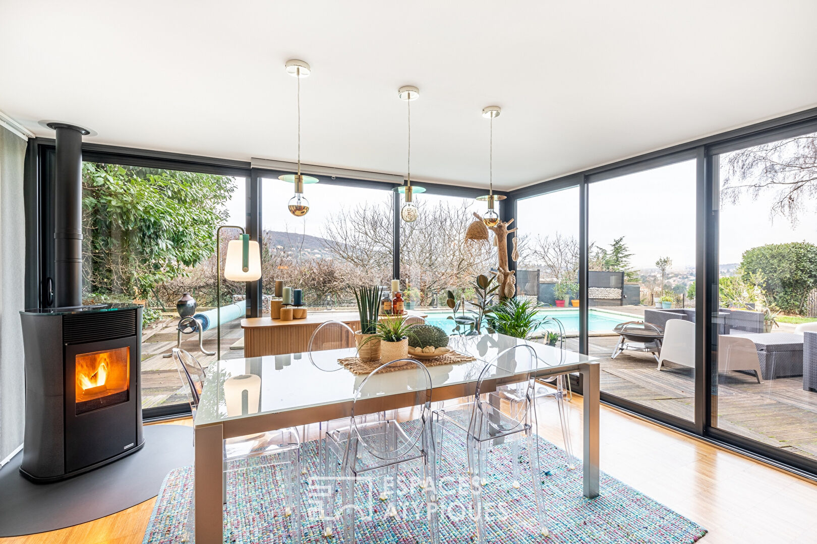 House with suspended view on the heights of the Saône