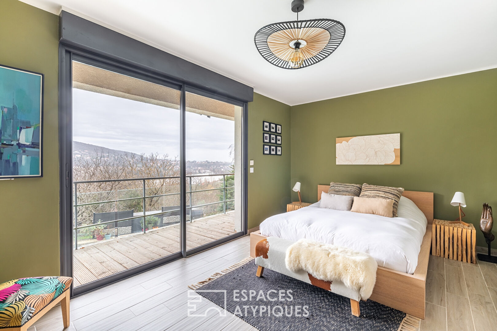 House with suspended view on the heights of the Saône