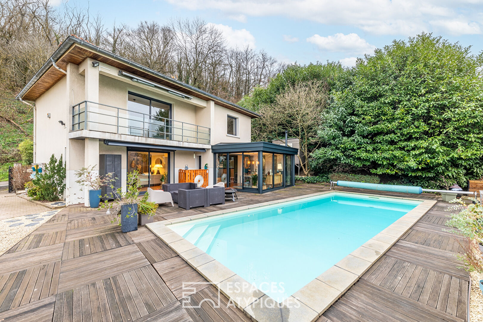House with suspended view on the heights of the Saône