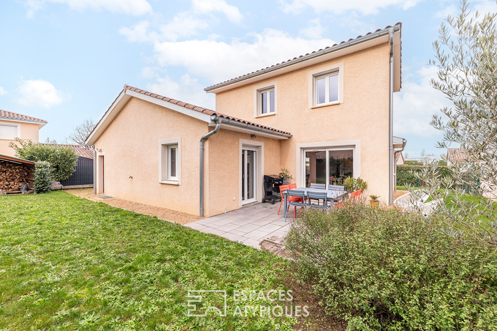 Quiet and bright villa