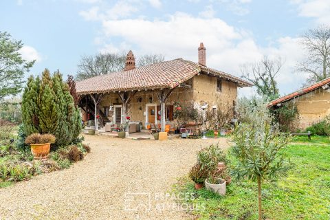 Farmhouse of 290 sqm with outbuildings in Saint-Etienne-sur-Reyssouze