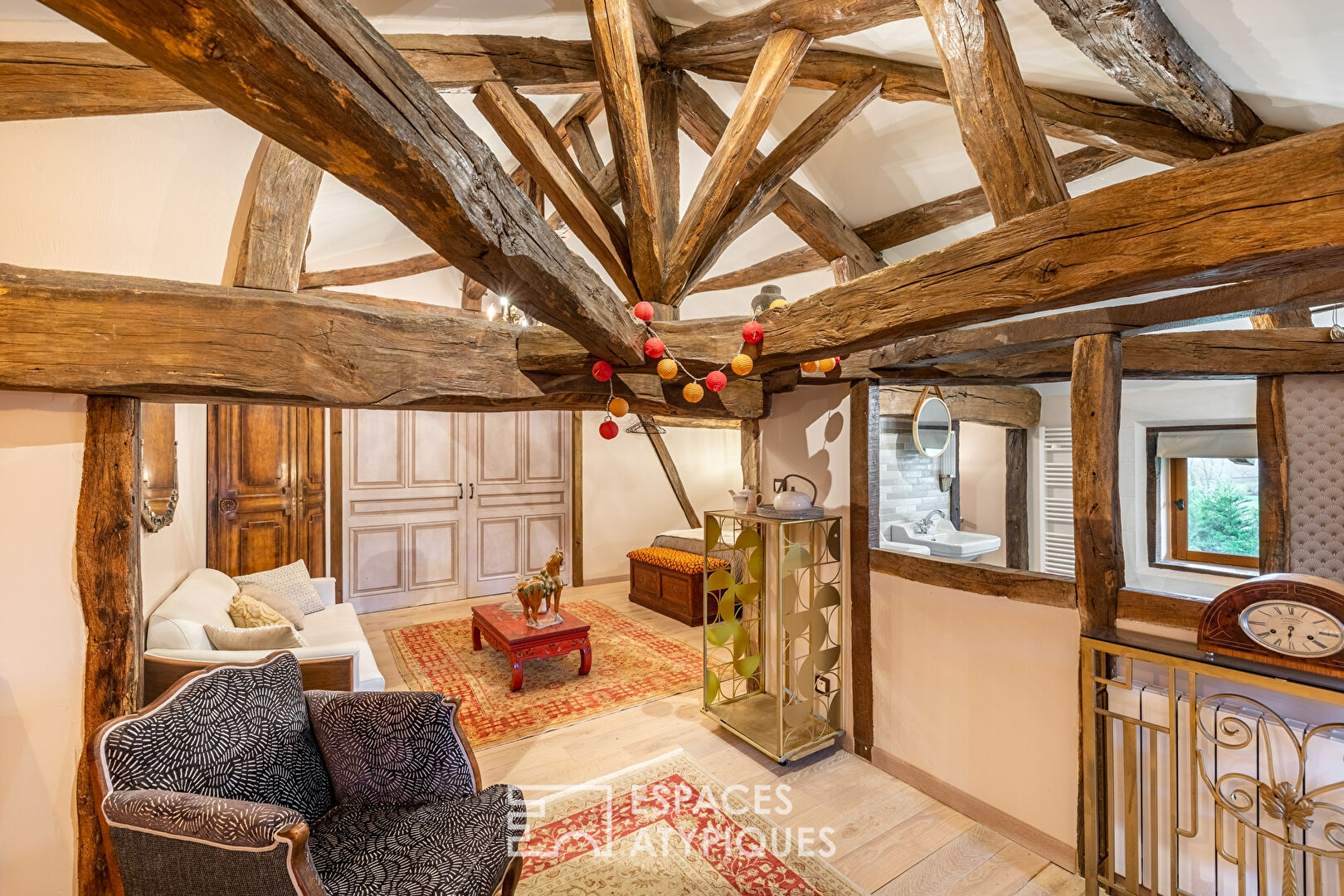 Farmhouse of 290 sqm with outbuildings in Saint-Etienne-sur-Reyssouze