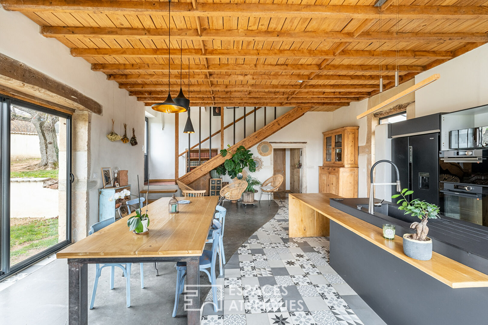 House in the heart of Beaujolais with open and panoramic view