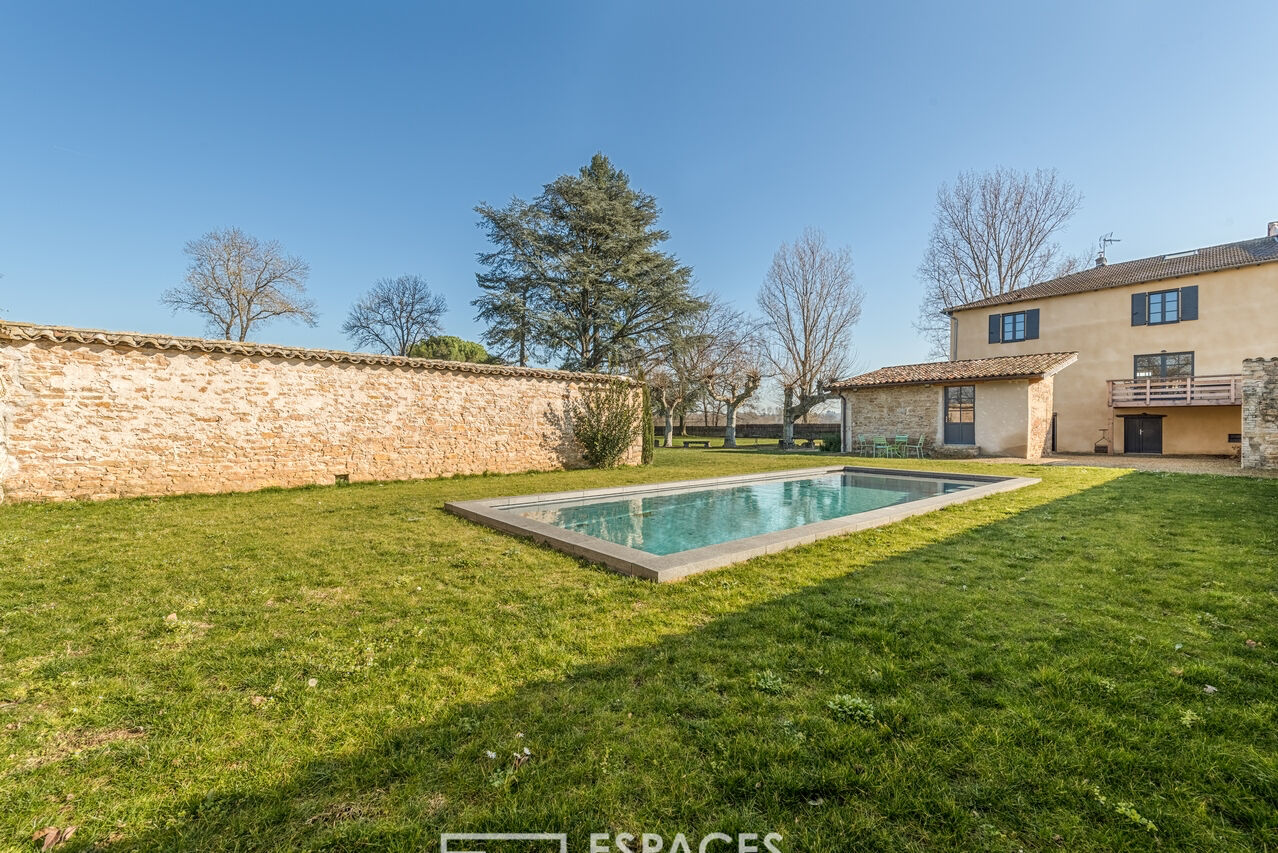 Renovated family house on the banks of the Saône