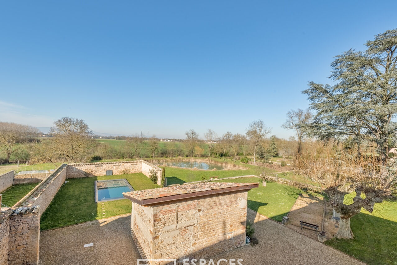 Renovated family house on the banks of the Saône