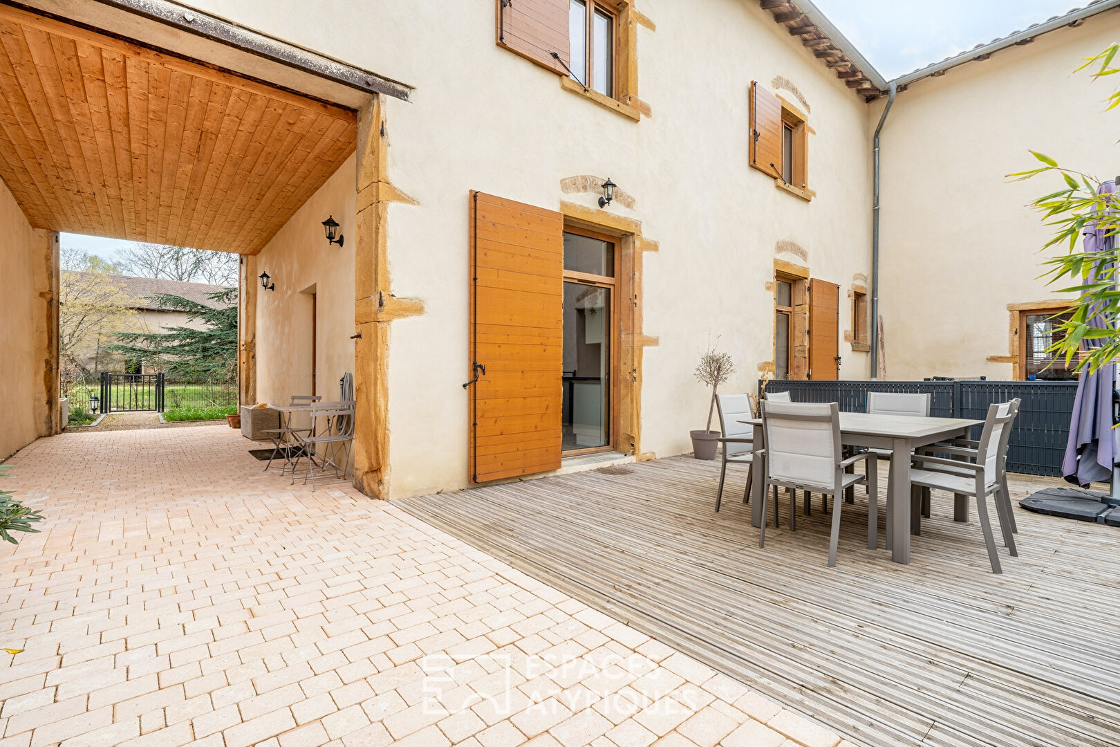 Triplex avec jardin dans un cadre idyllique