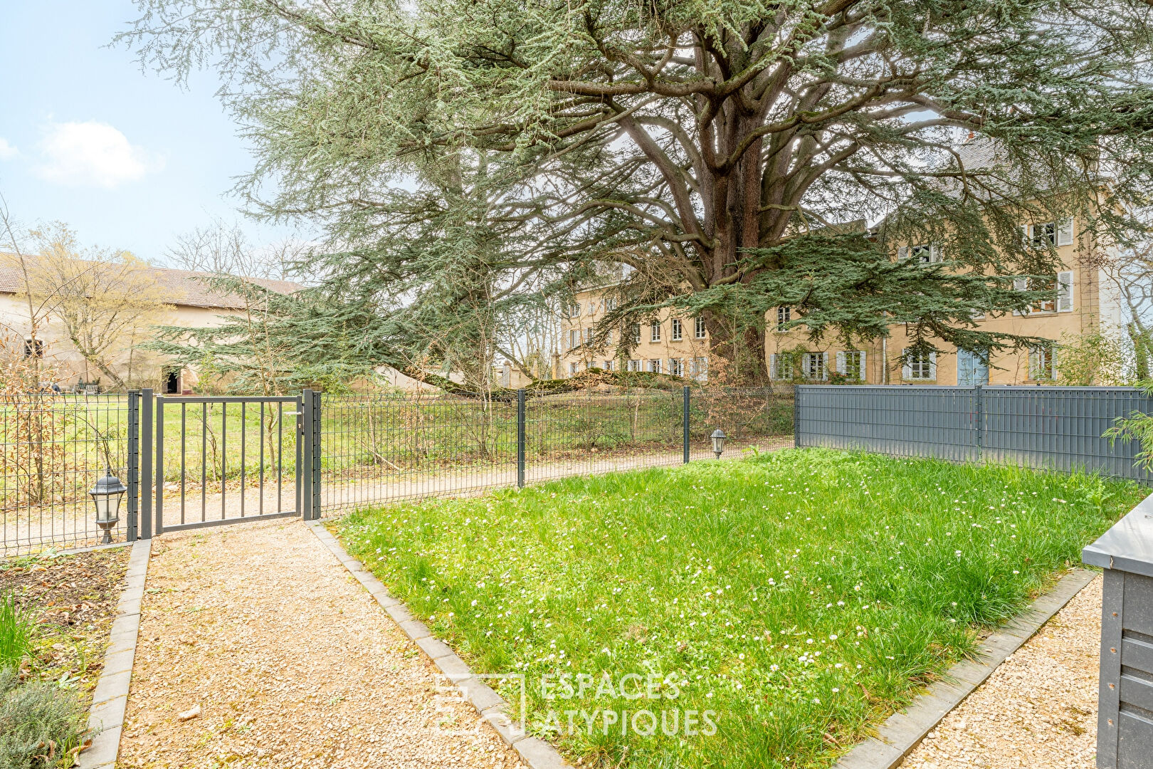 Triplex avec jardin dans un cadre idyllique