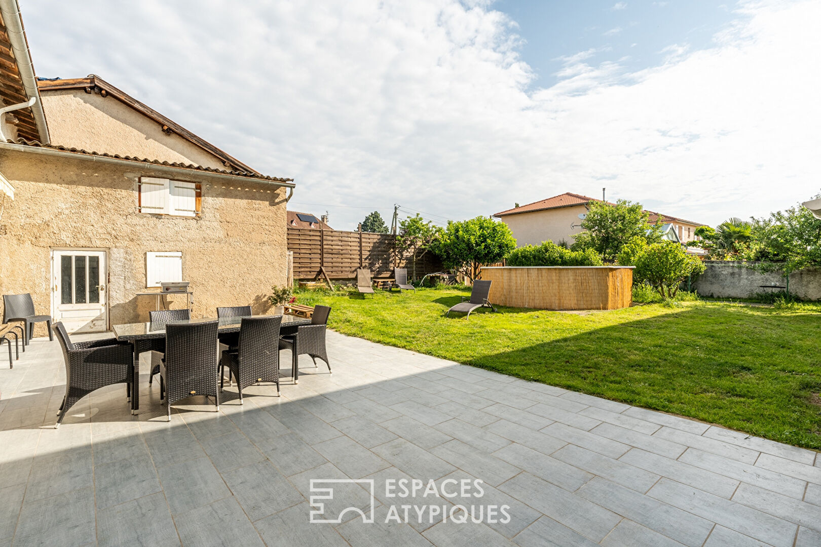 Village house with garden in the heart of Beaujolais