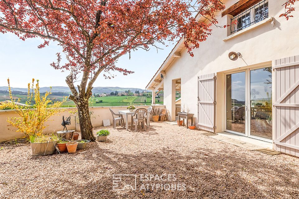 Maison avec vue panoramique et piscine sur les hauteurs de Cogny