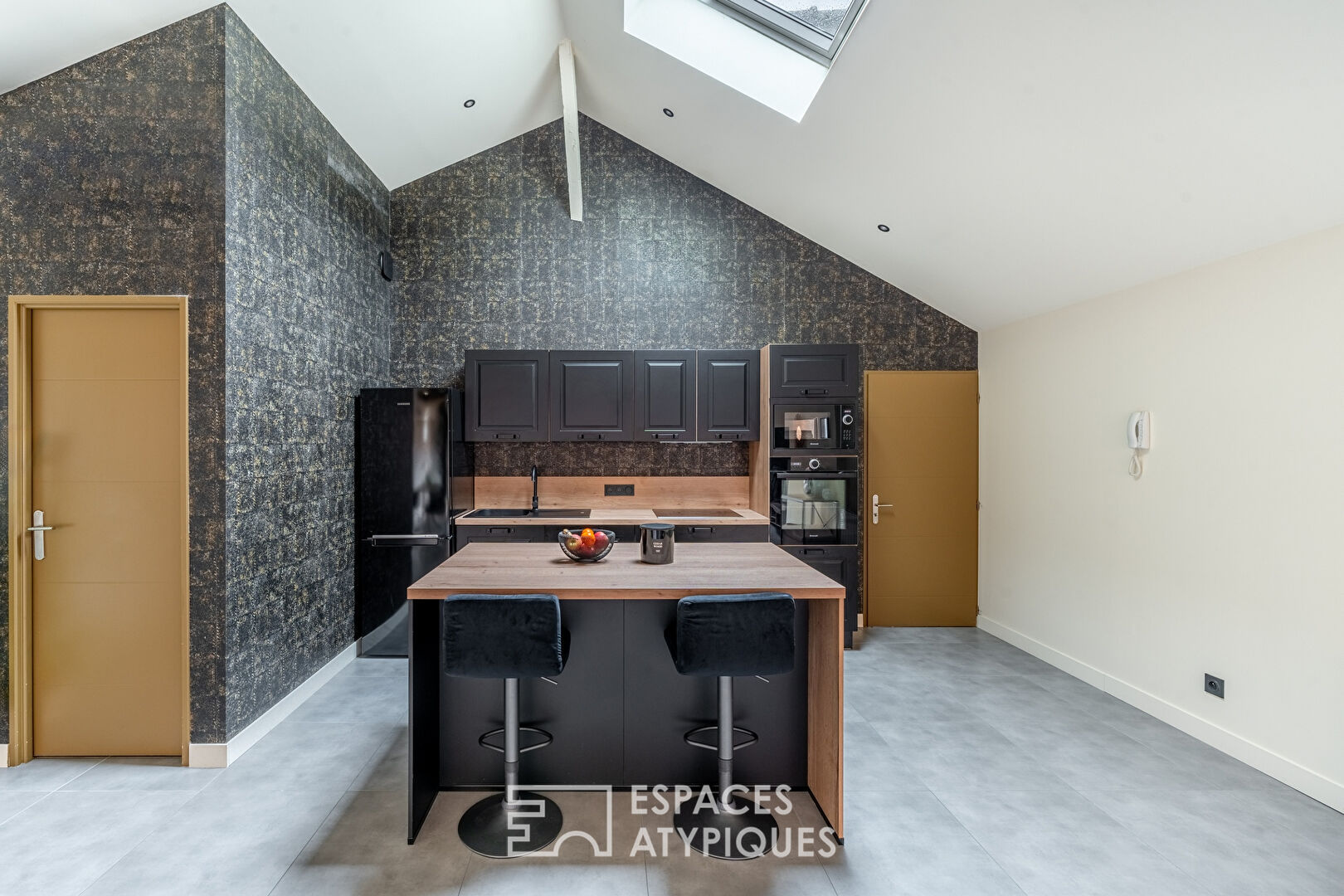 Apartment with open-air patio