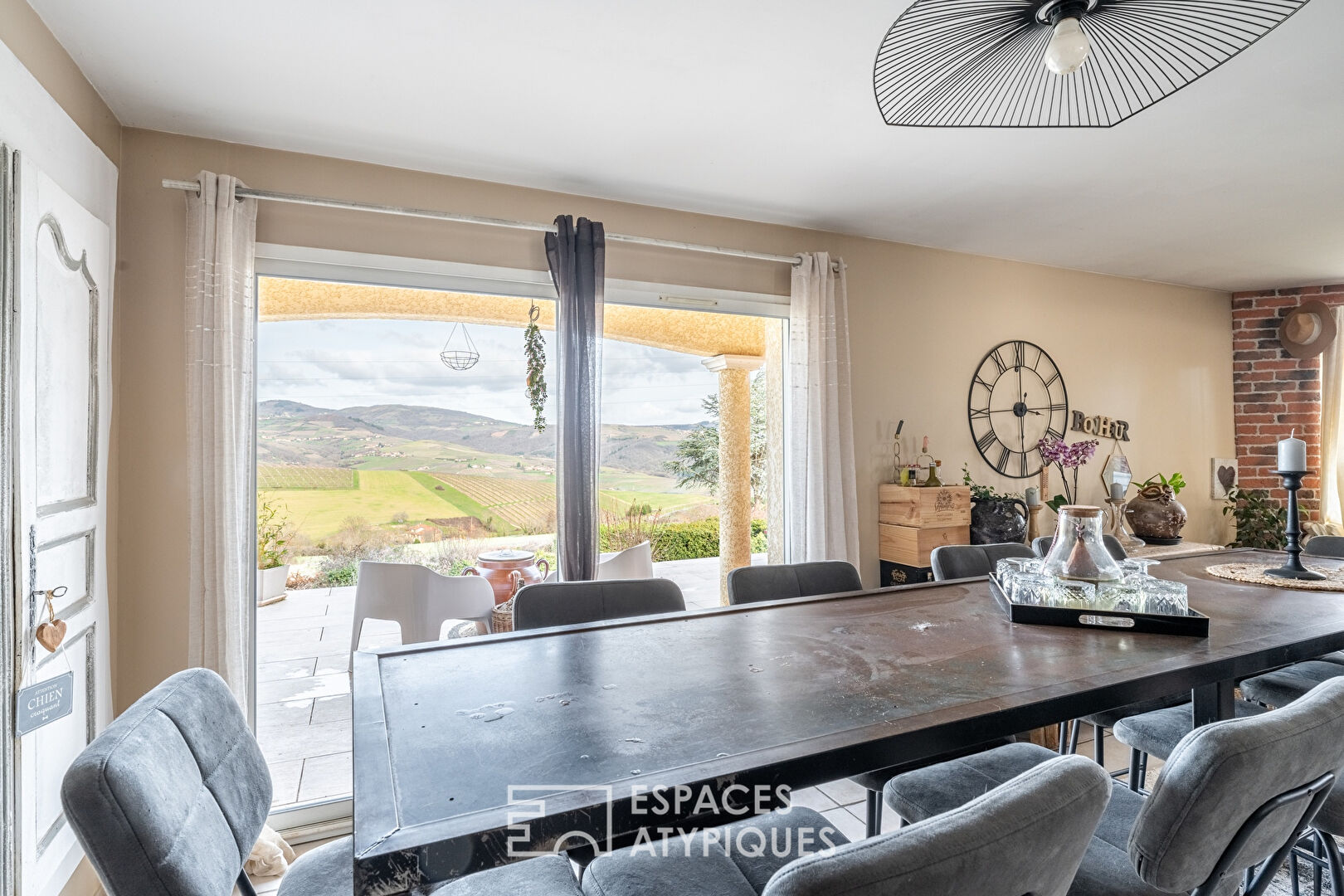 House with breathtaking views of the heights of a medieval town in Beaujolais