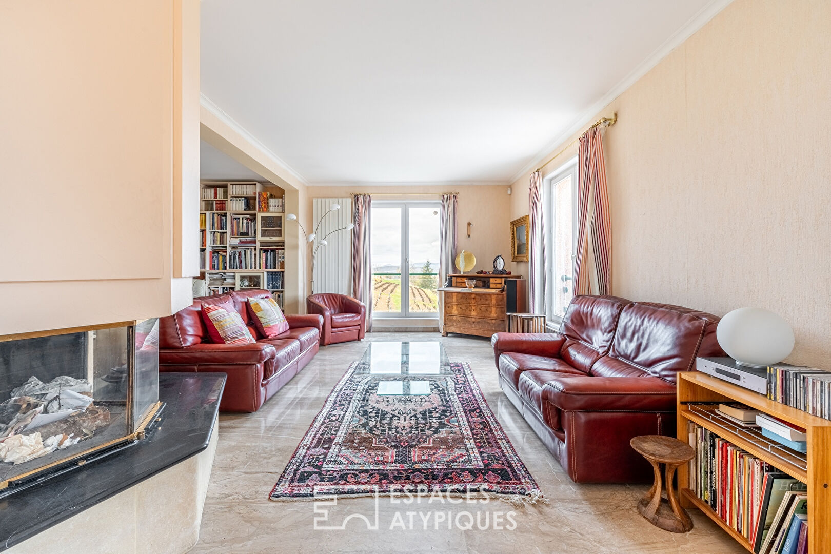 Villa avec gite à la vue exceptionnelle sur les Monts du Beaujolais