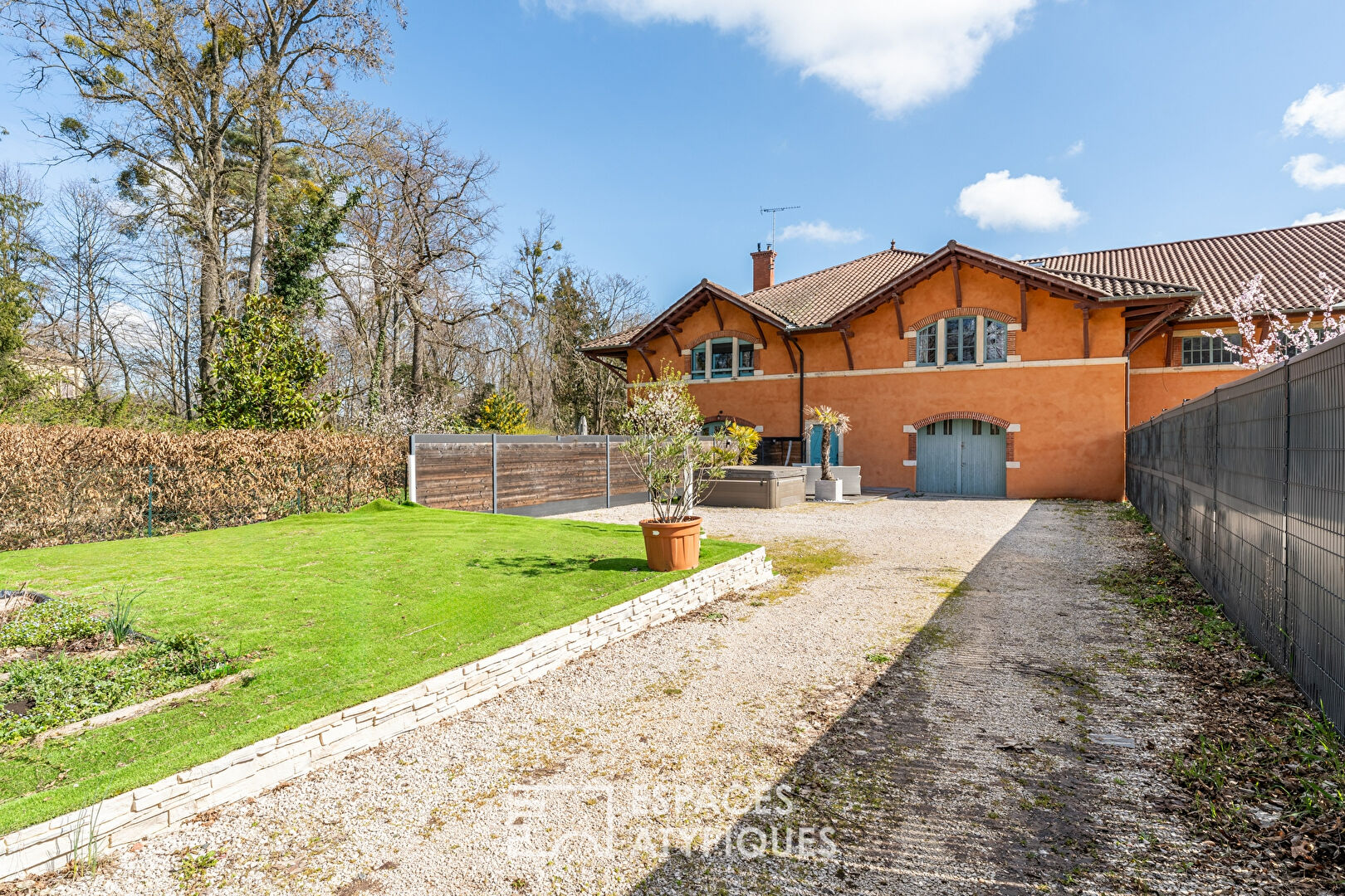 Renovated duplex in a former stud farm