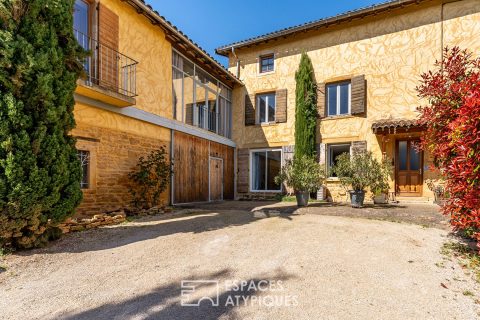 Charming rehabilitated farmhouse and its outbuilding