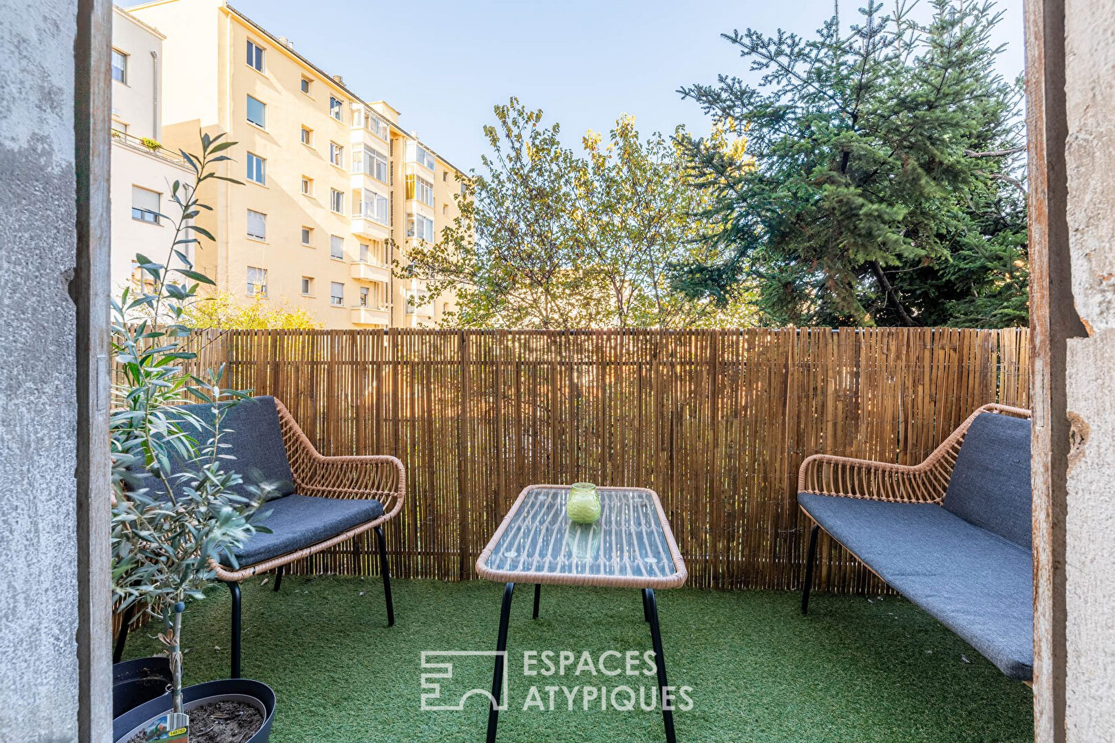 Appartement rénové avec balcon et cave