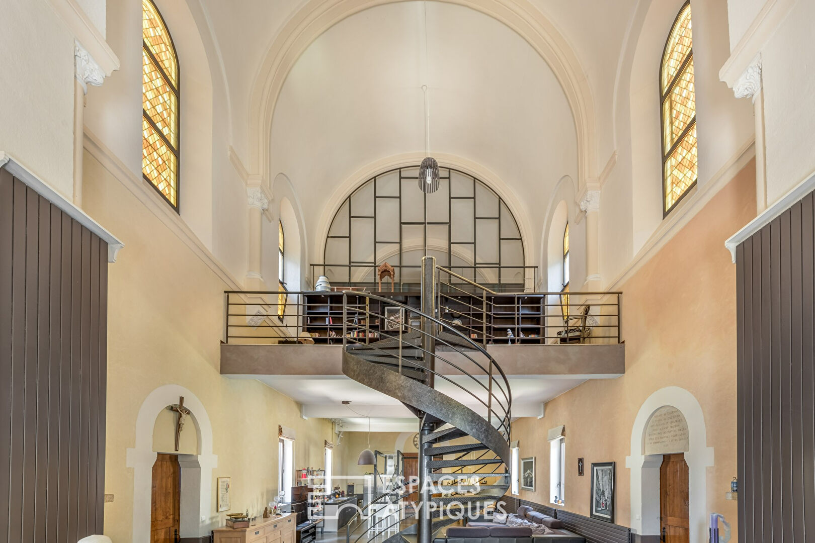 Appartement dans une ancienne chapelle désacralisée