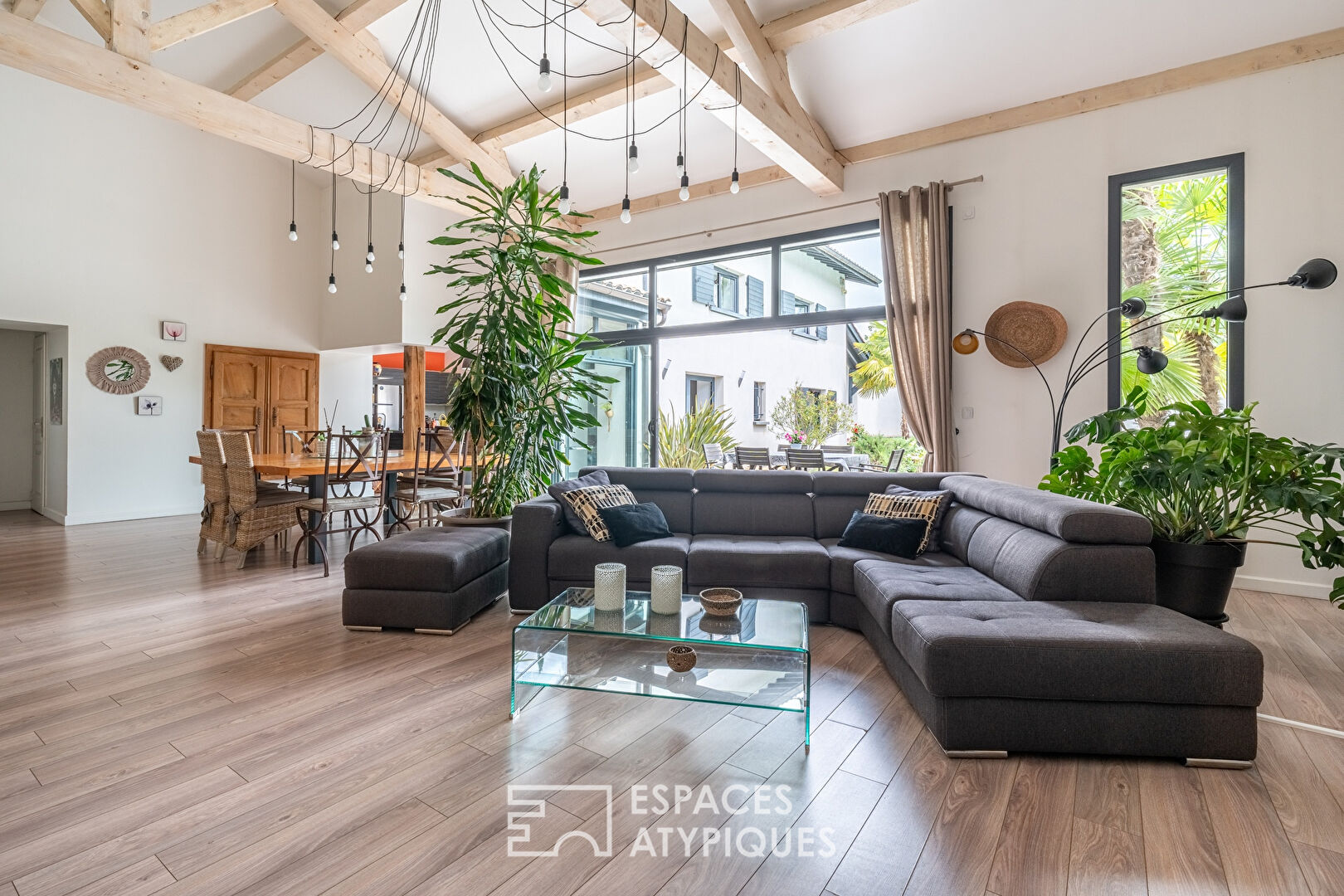 Elegant restored farmhouse and swimming pool