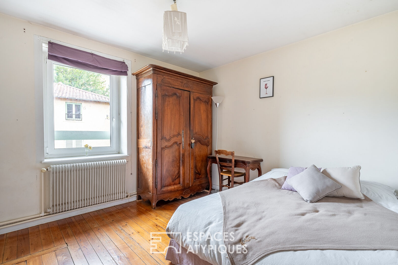 Family home, its apartment and its outbuildings.