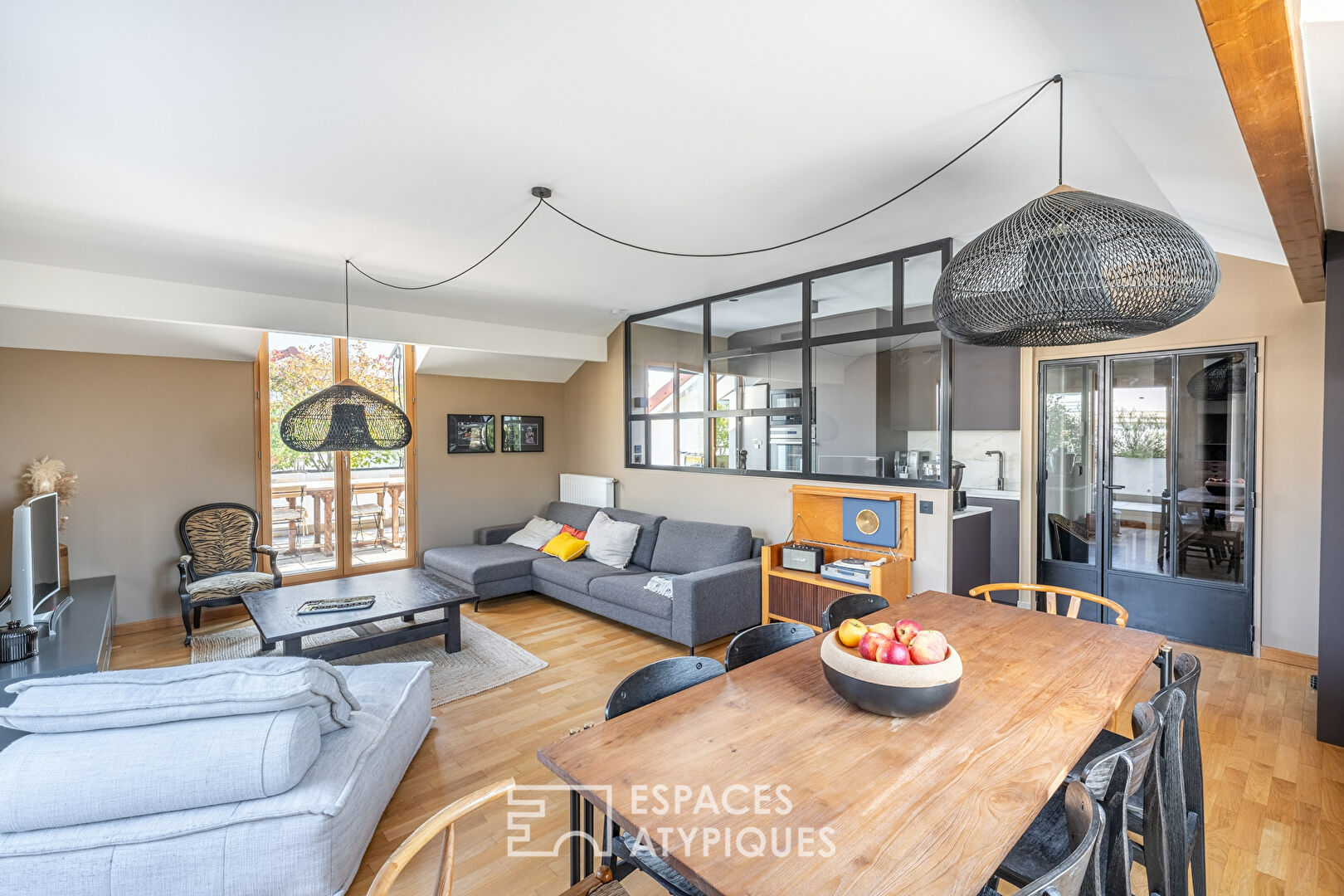 Top floor apartment and its 80m2 terraces