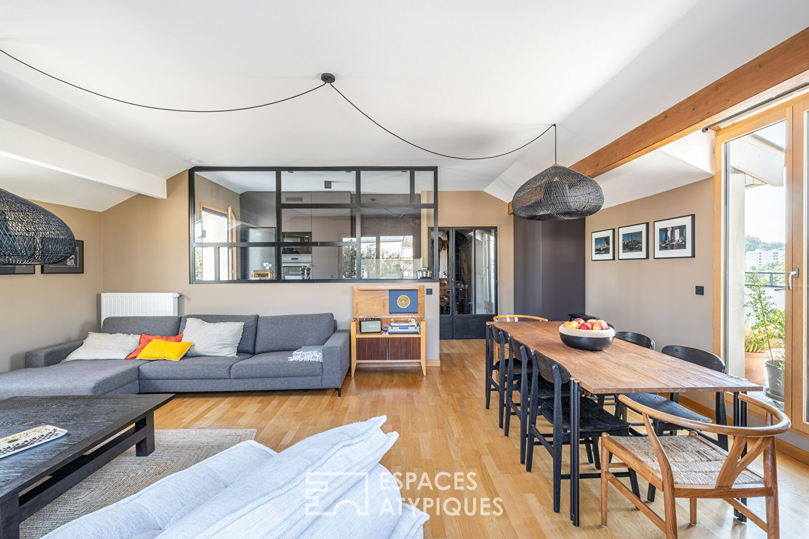 Top floor apartment and its 80m2 terraces