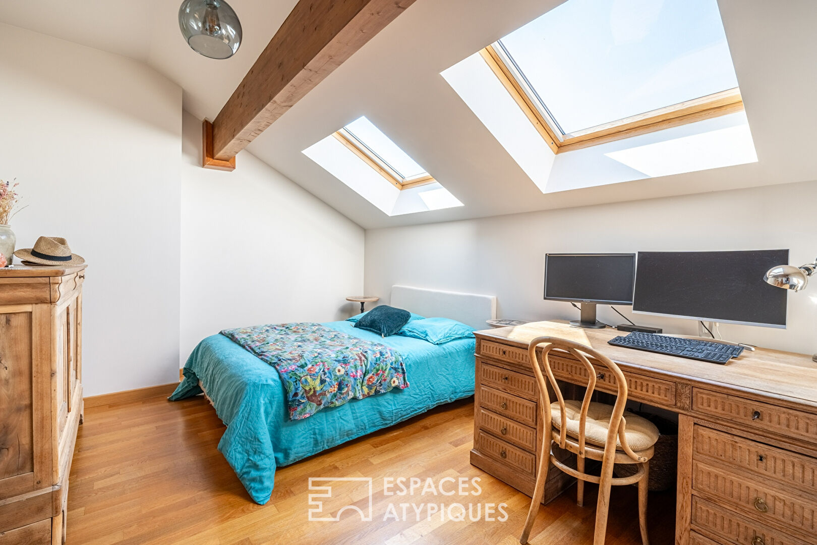 Top floor apartment and its 80m2 terraces