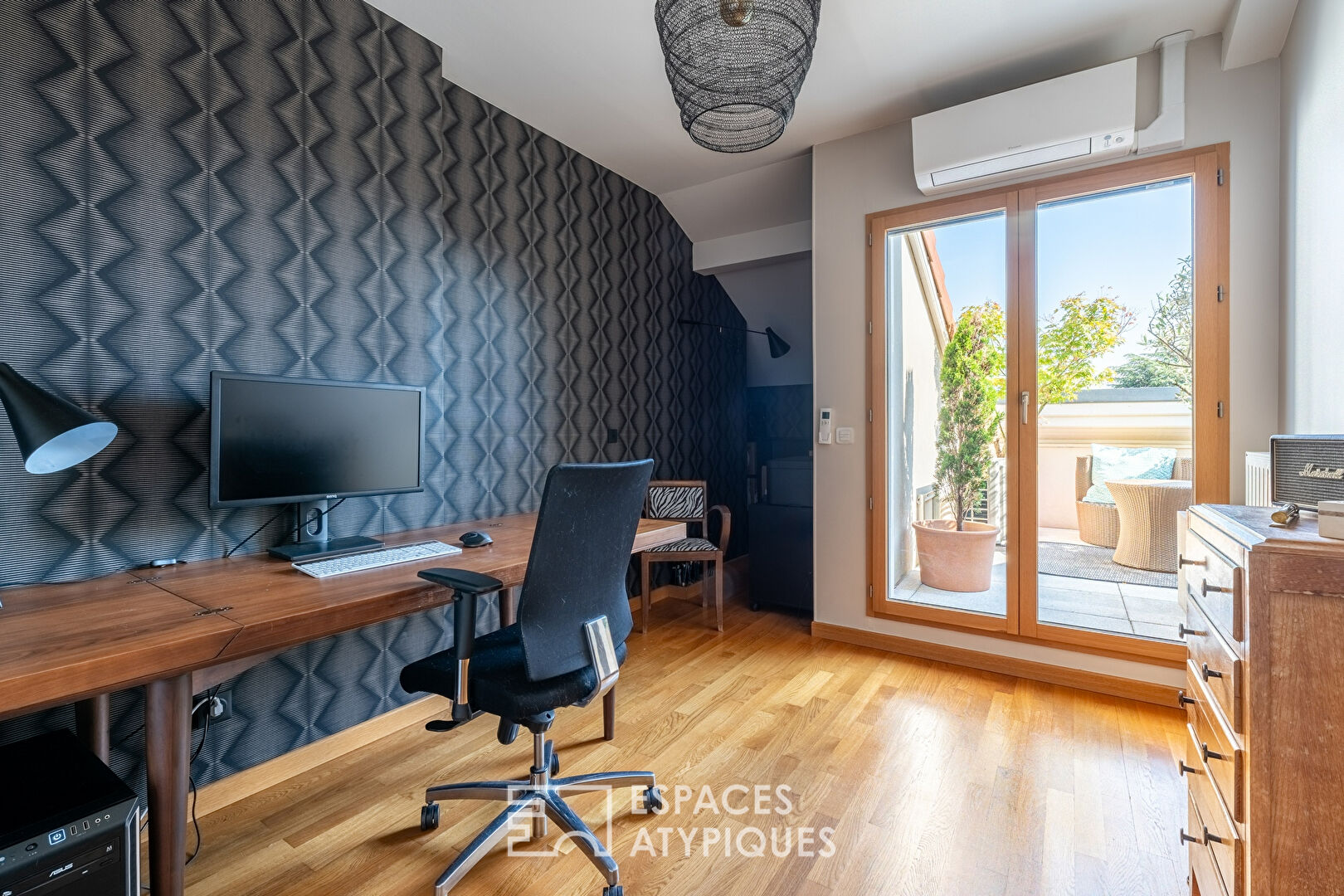 Top floor apartment and its 80m2 terraces