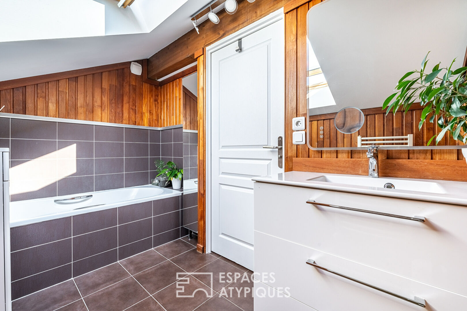 Top floor apartment and its 80m2 terraces