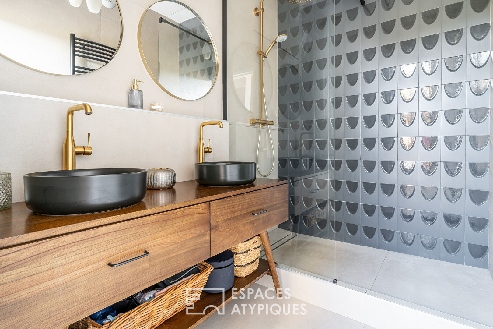 Top floor apartment and its 80m2 terraces