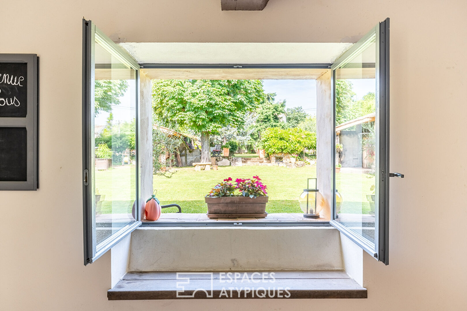 Remarquable maison de campagne avec son jardin bucolique