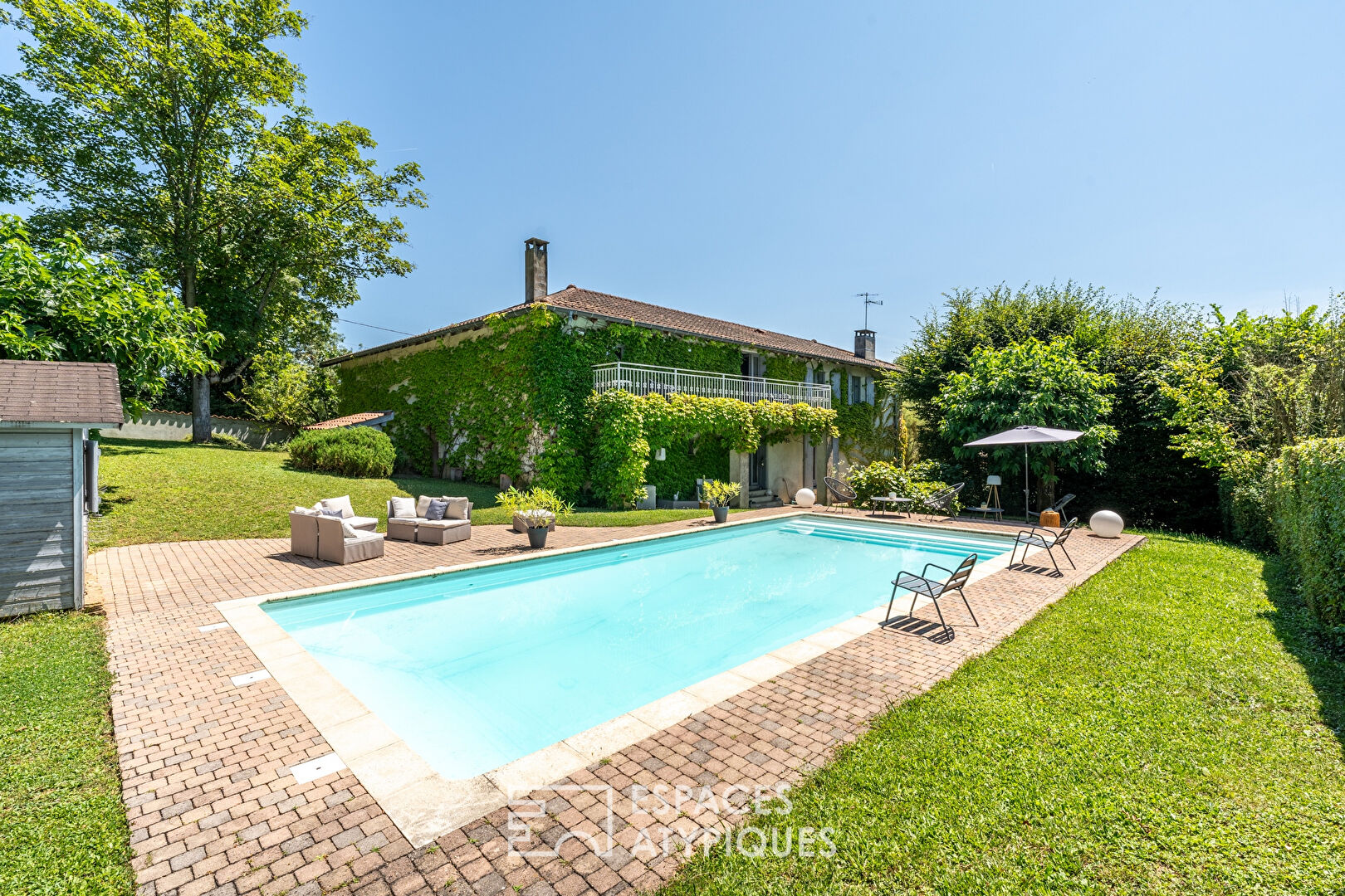 Charming building from 1850, completely renovated