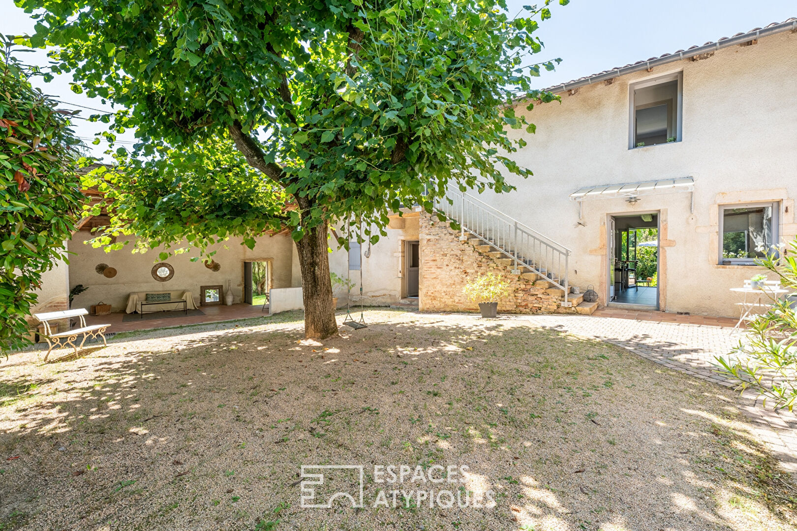 Charming building from 1850, completely renovated