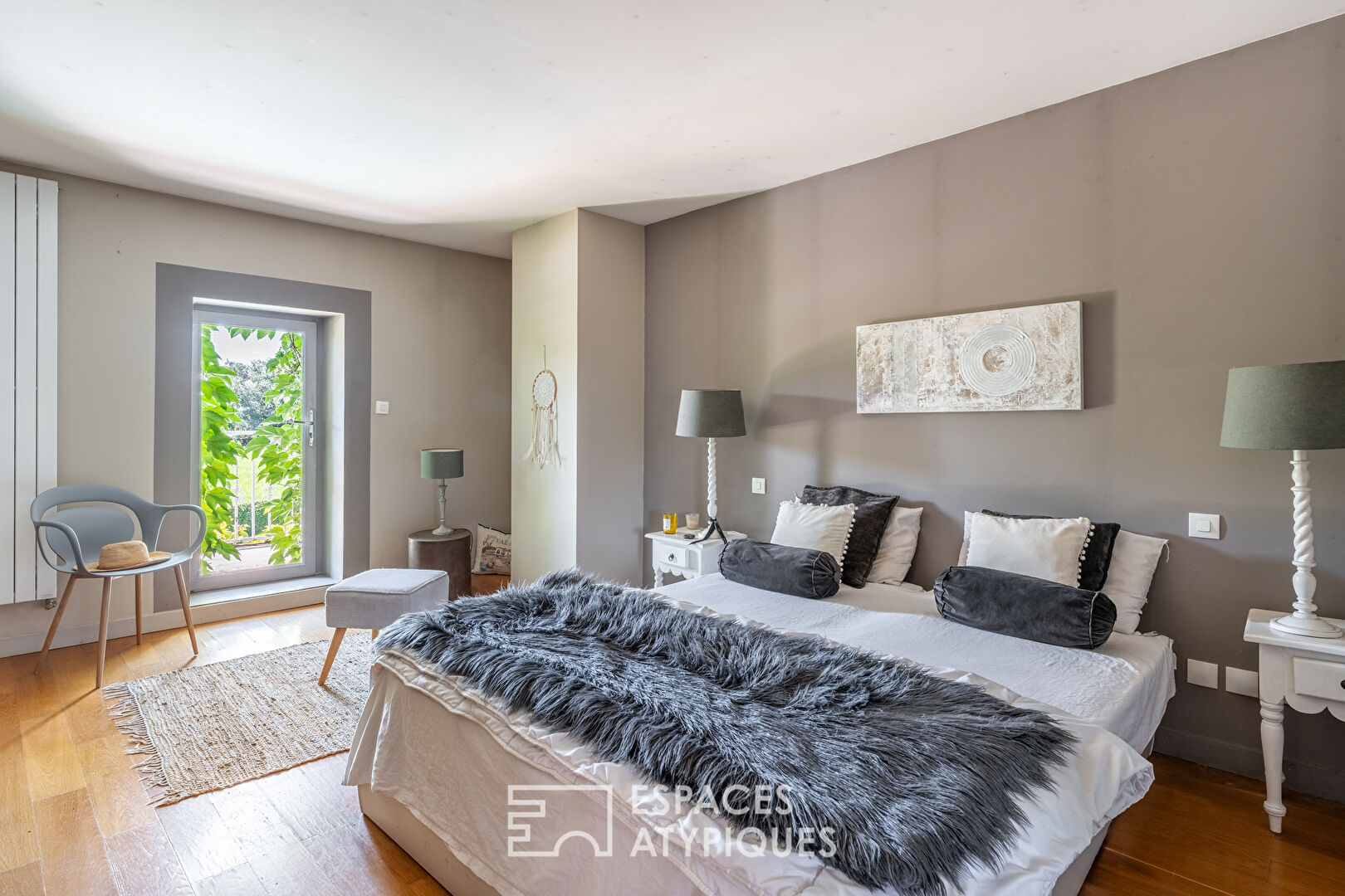 Charming building from 1850, completely renovated